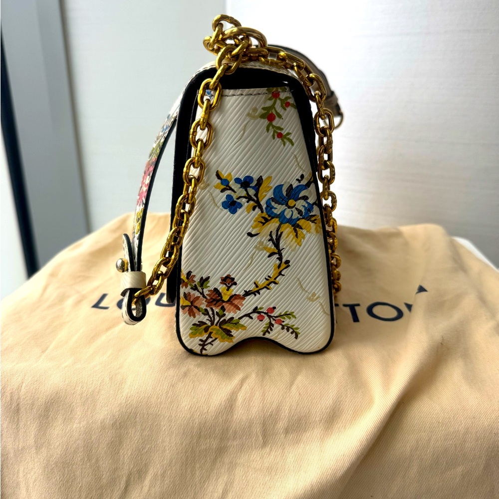 Louis Vuitton Epi Romantic Blossoms Twist MM Limited Edition - Picture 5 of 17